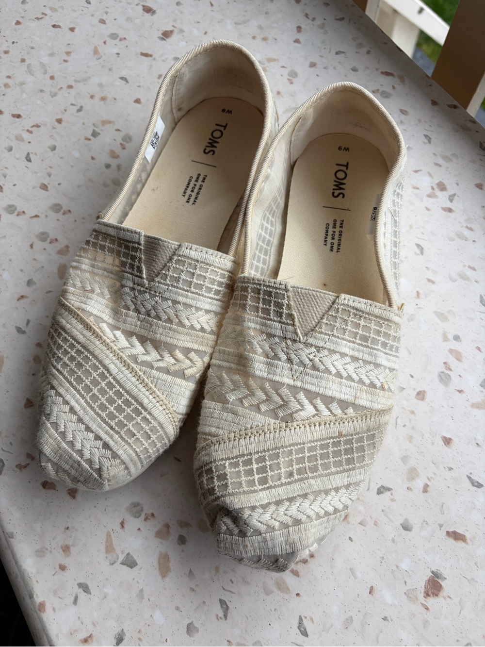 Women’s Toms Cream Embroidered Slip-On Moccasins Size 9